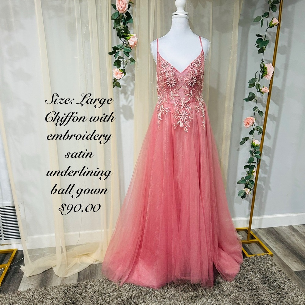 Chic Floral Embroidered Pink Gown
